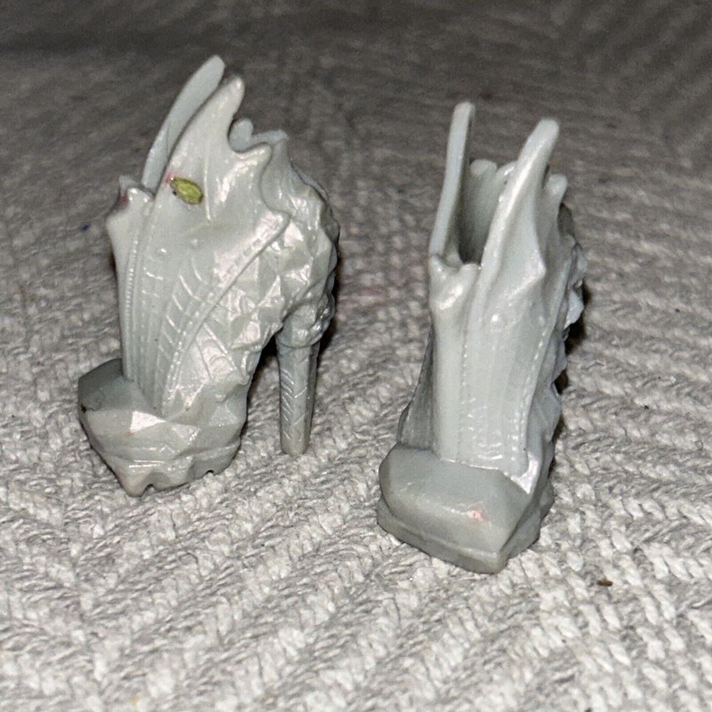 Monster High Doll‎ Draculaura Boo York Silver Gargoyle Dragon Head Shoes H2